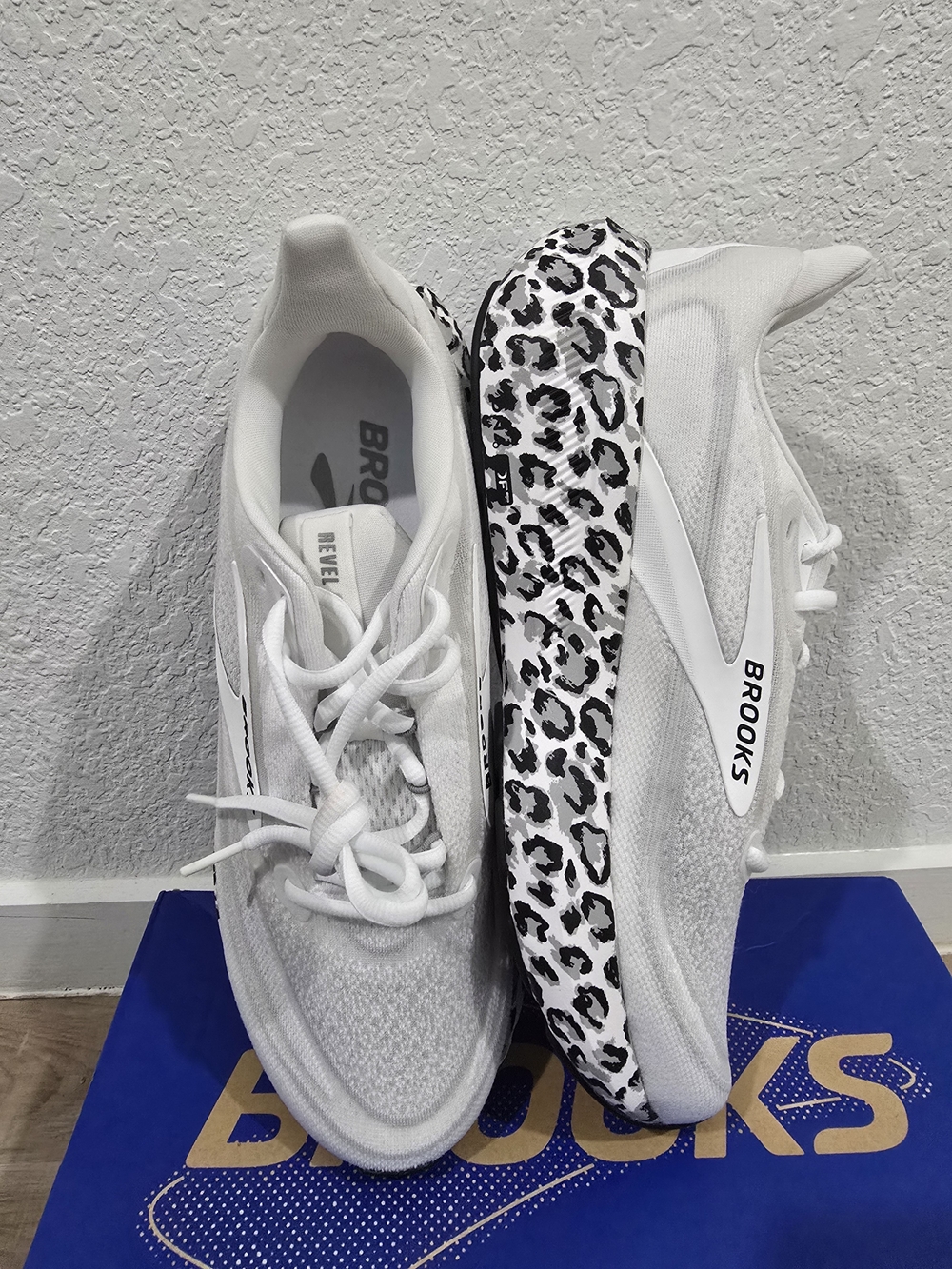 Brooks Revel 6 Women's White Running Shoes with Leopard-Print Midsole - Picture 6 of 7